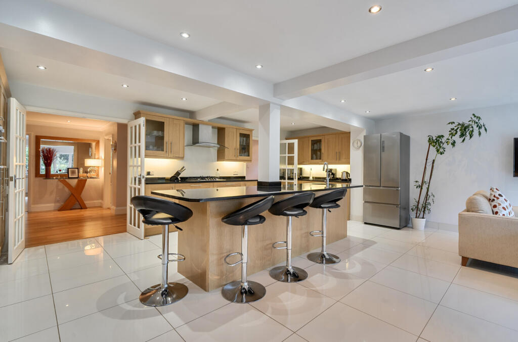 House in Finchampstead - View 4