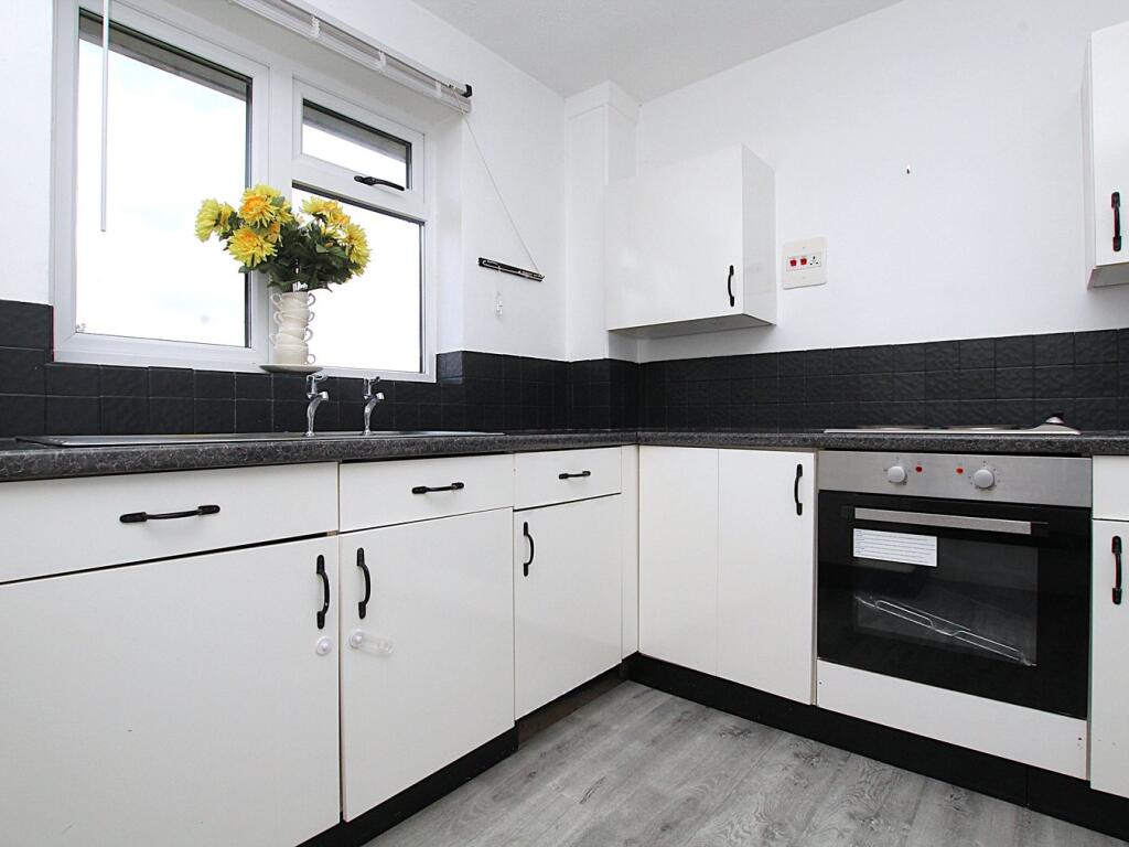 Apartment in Poole, Hamworthy - View 4
