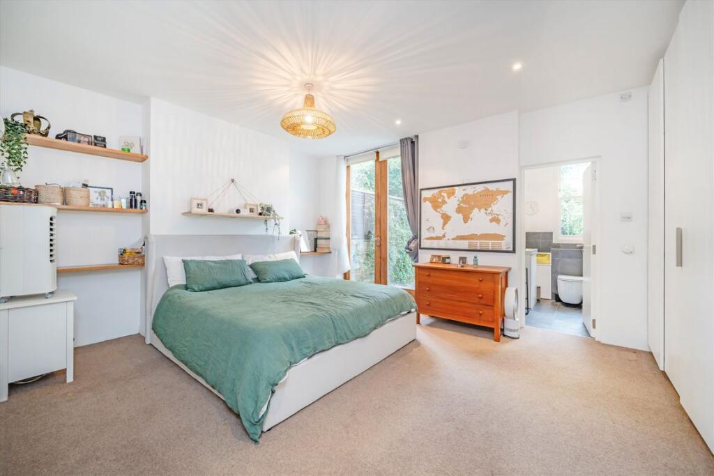 Apartment in London - View 5
