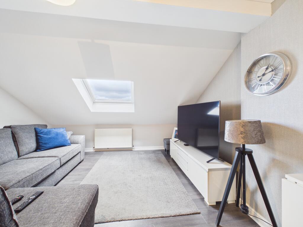 Apartment in Coatbridge, Sunnyside, Mosside - More