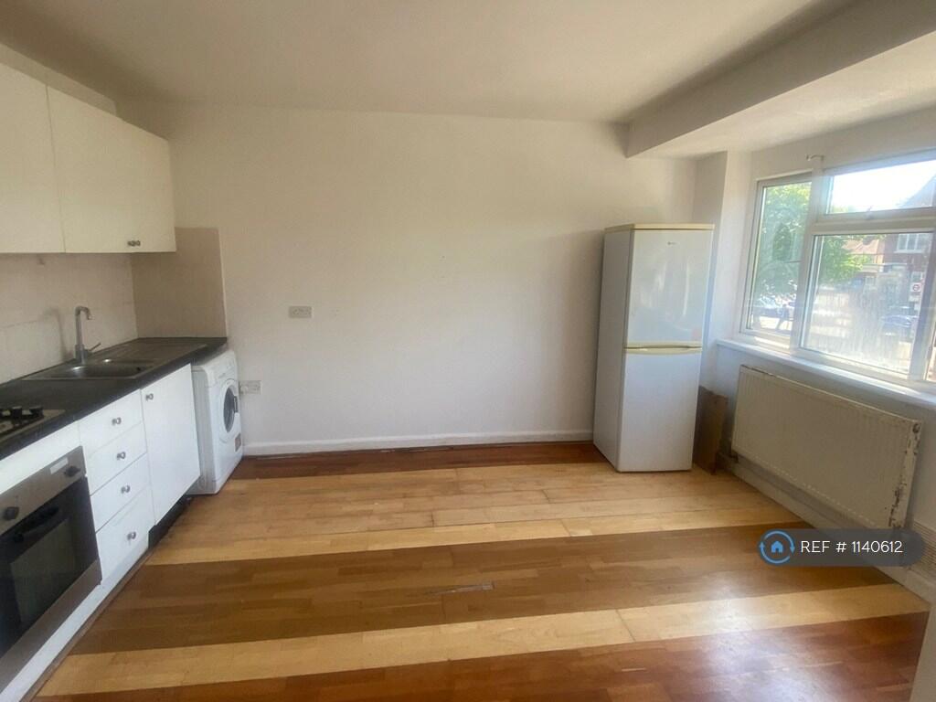 Apartment in Southall - View 4