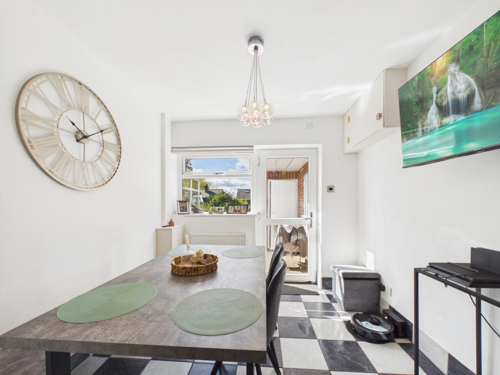 Laburnum Crescent, Allestree photo 4