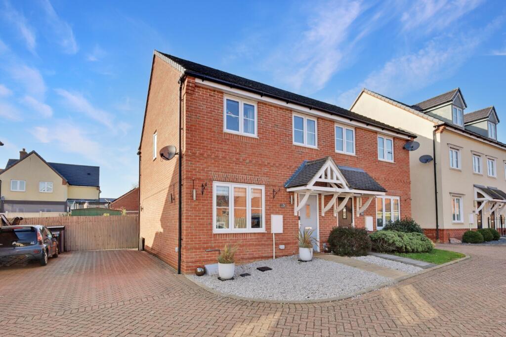 Main image of property: Dulwich Avenue, Laindon, Essex, SS15 6FU