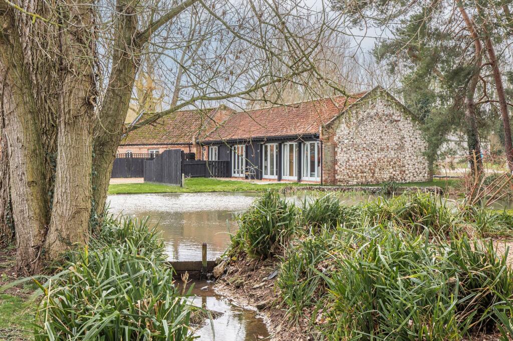 Main image of property: Beautiful Single Story Barn Conversion in South Creake