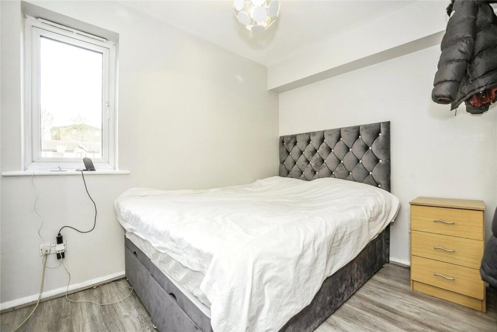 Linnet Way, Purfleet-on-Thames, Essex, RM19 photo 4