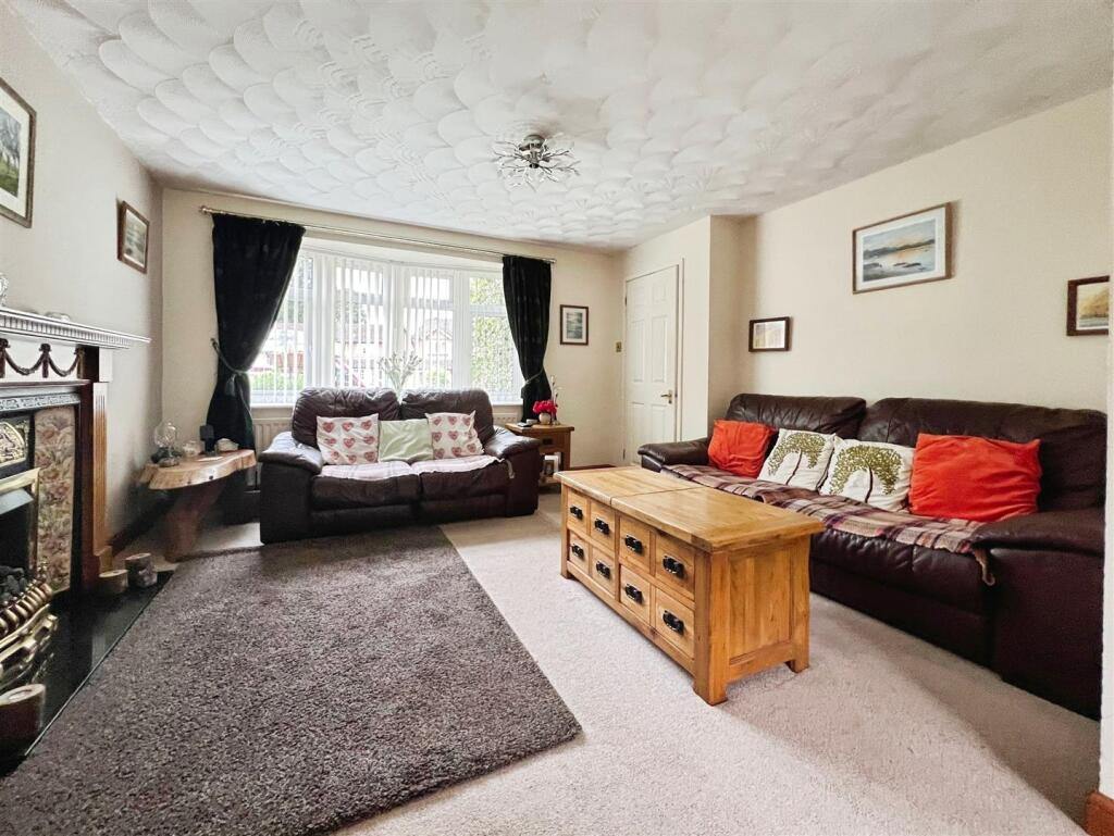 11, The Dell, Bicton Heath, Shrewsbury photo 4