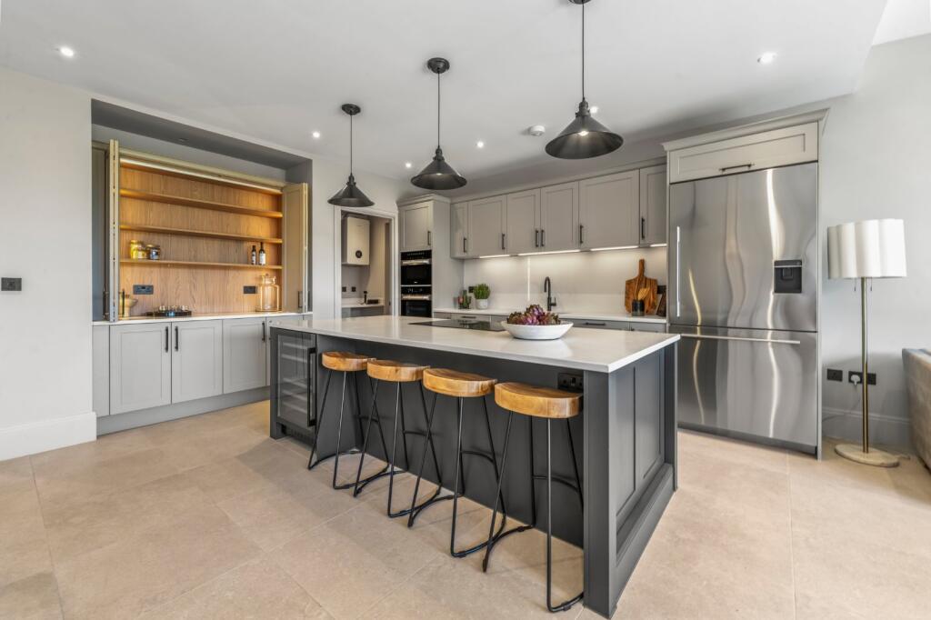 House in Twickenham - More