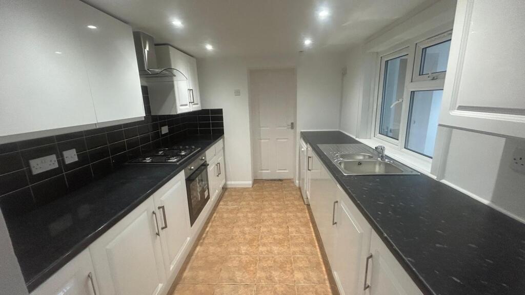 House in Dartford - More