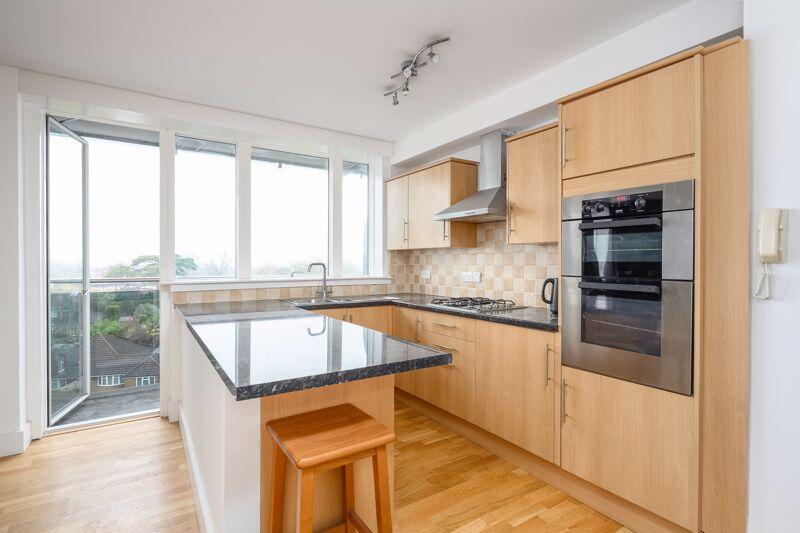 Apartment in Kingston upon Thames - View 4