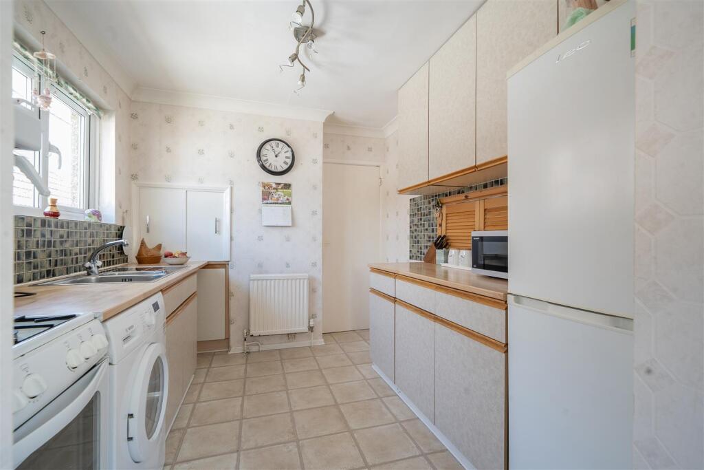 Oakdene Crescent, Portslade photo 5