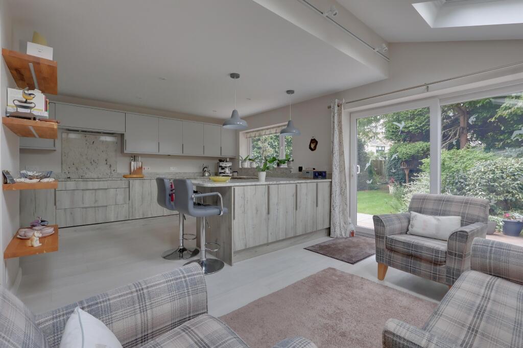 4-bed detached on Southbrook Road, Langstone, Havant, £575,000