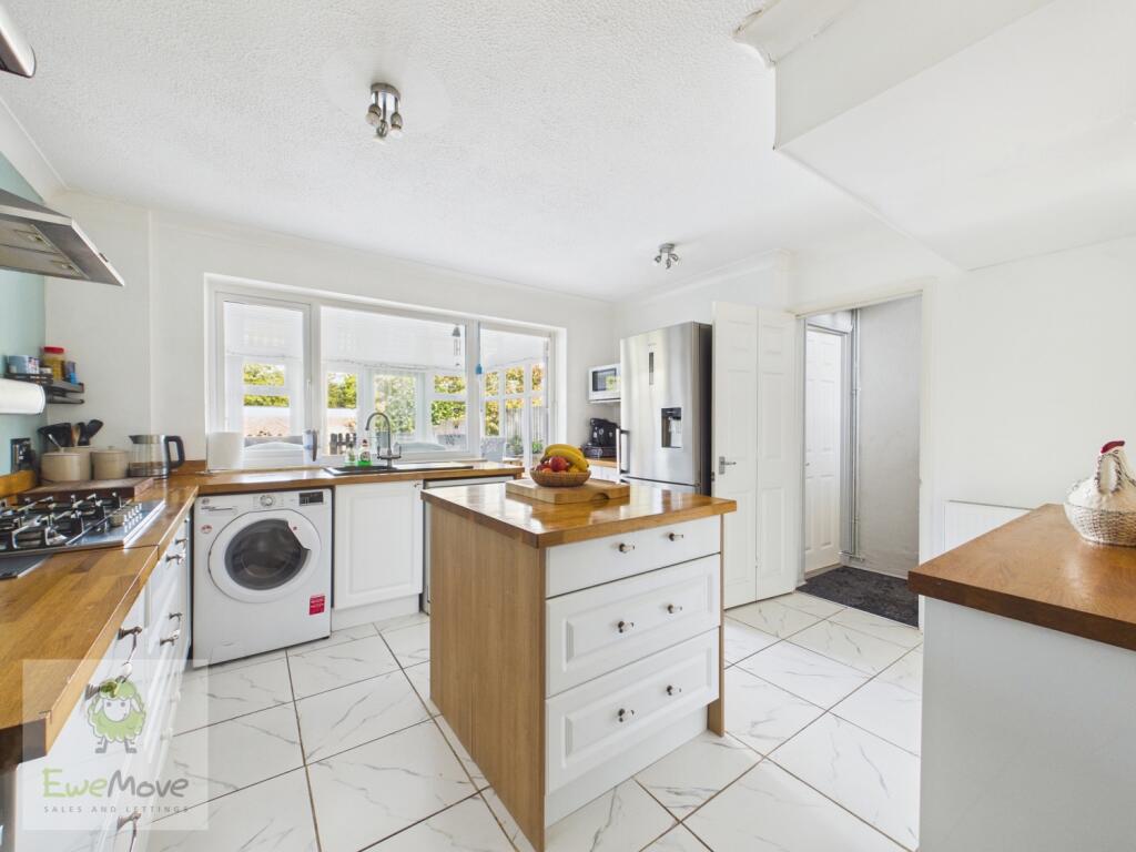 Main image of property: Portsmouth Close, Strood, Rochester, Kent, ME2 2QY