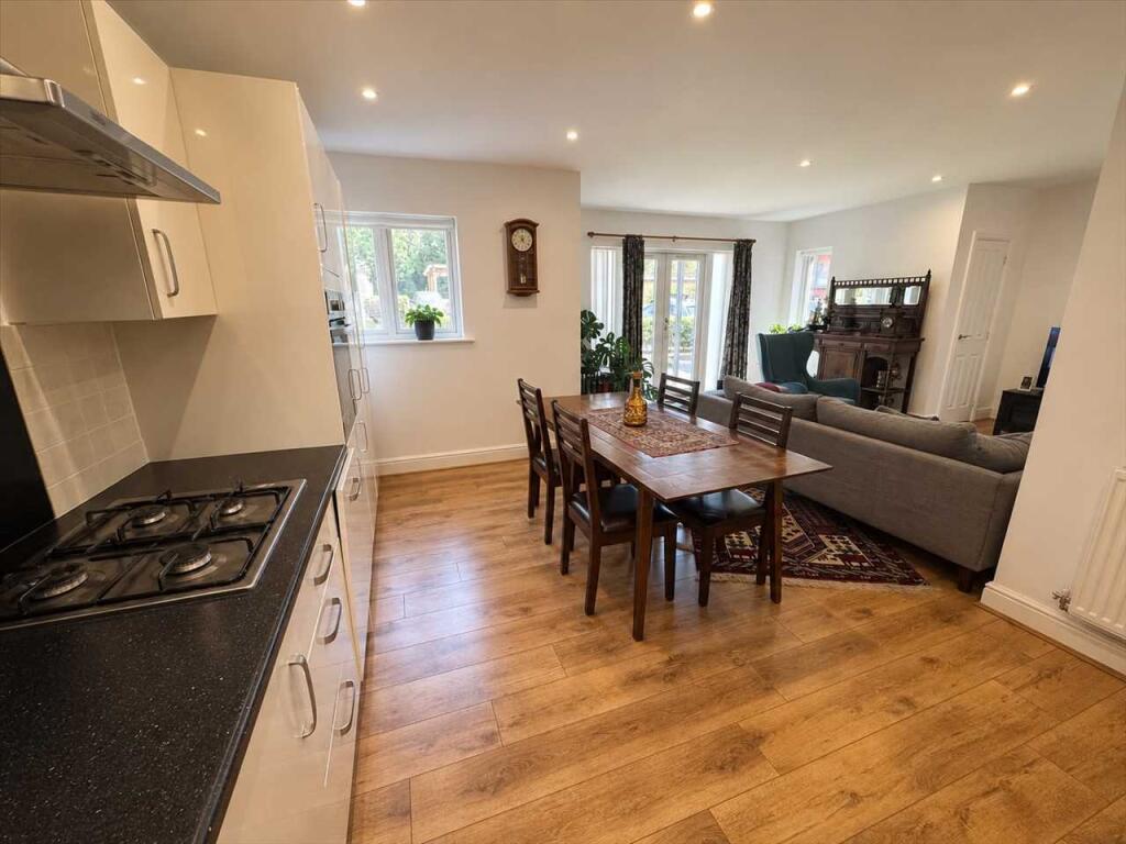 Apartment in London, Sudbury Hill - View 3