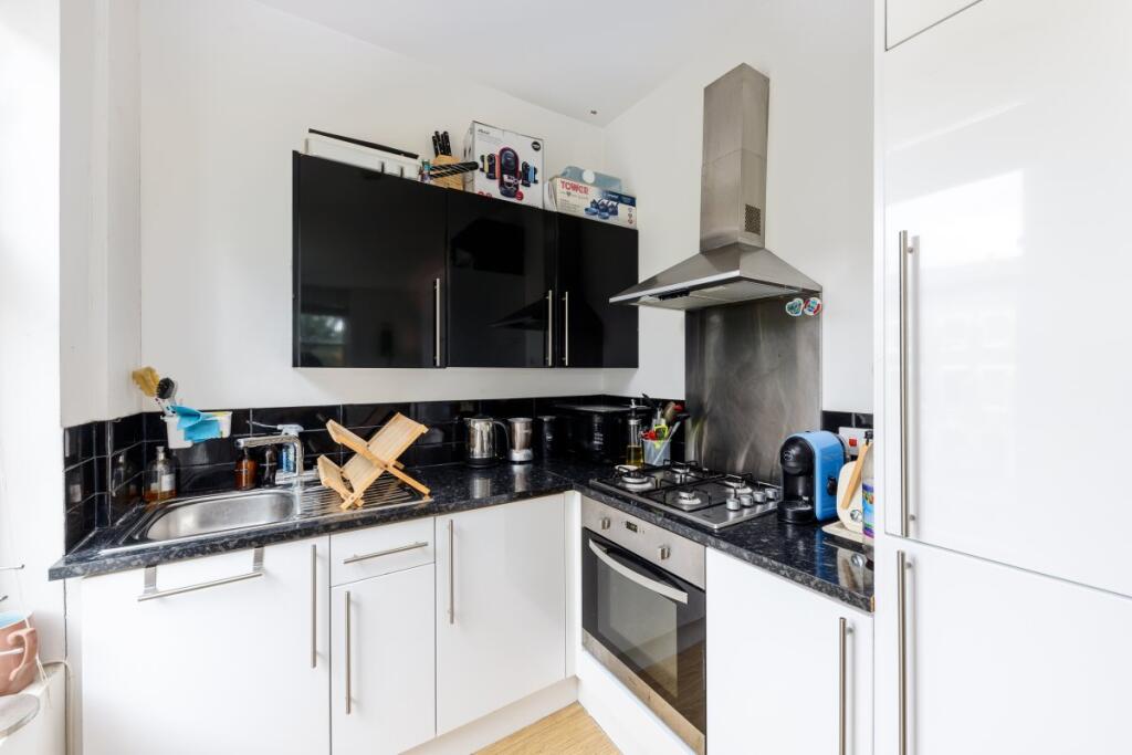 Apartment in London - More