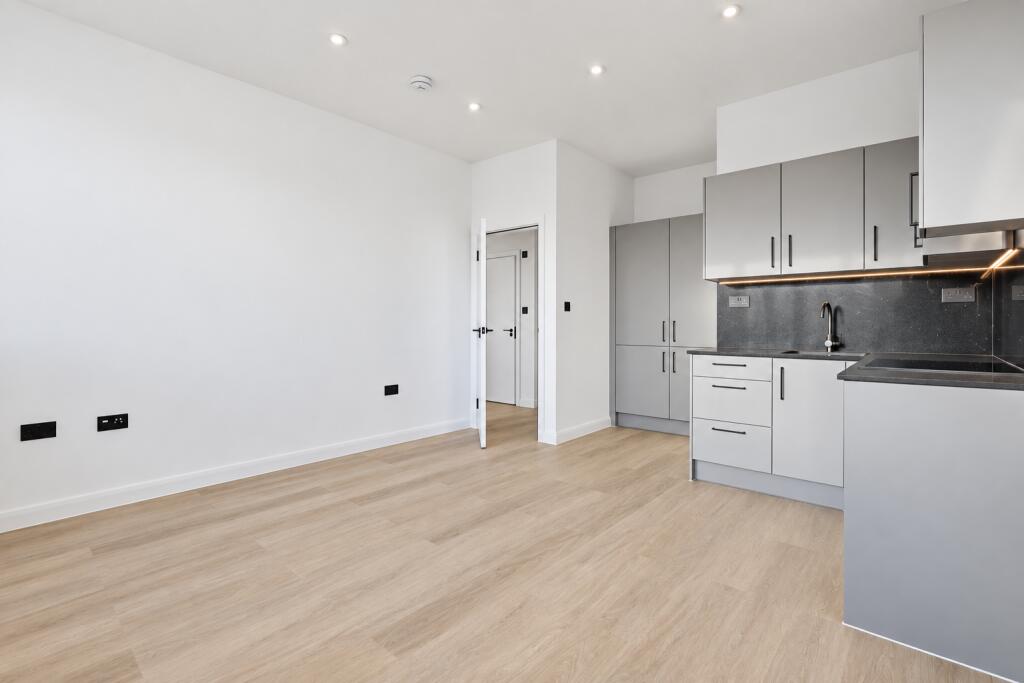 Main image of property: Headgate, Colchester, CO3 3BS