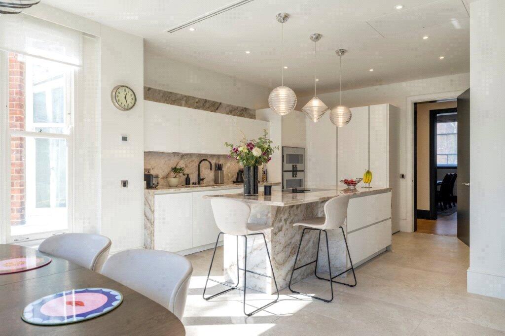 Apartment in London - View 5