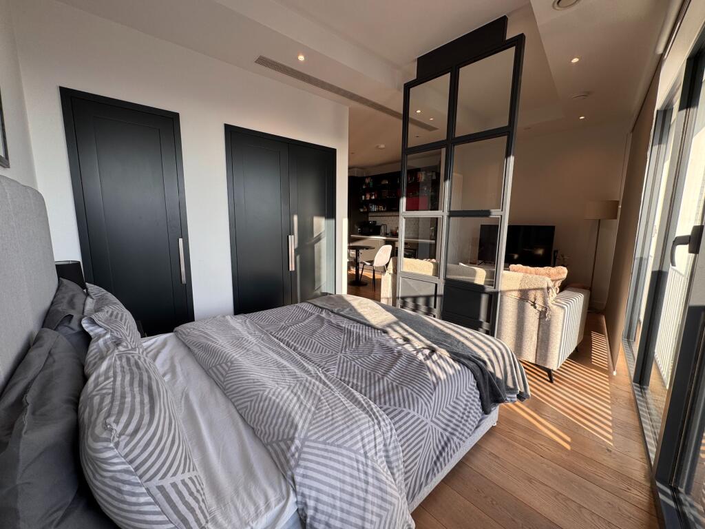 Flat , Corson House,  City Island Way, London photo 3