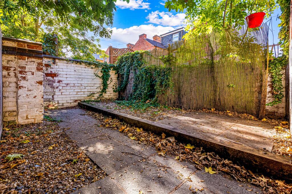 House in Leicester, City of Leicester - View 4