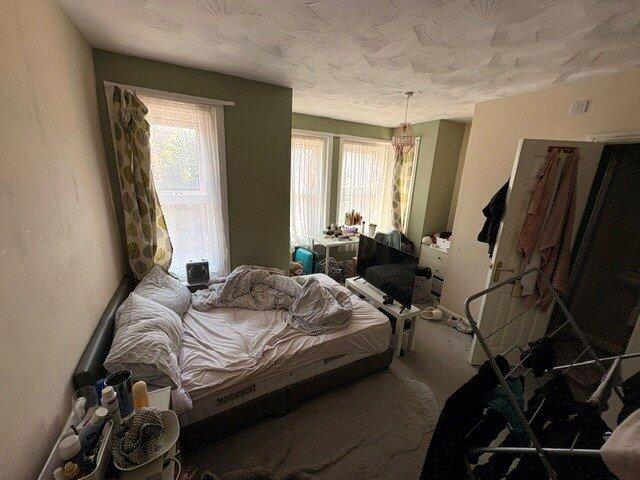 House in Southampton - More