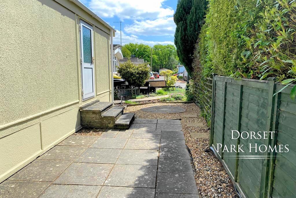 The Paddock, Oaktree Park, St Leonards, Ringwood, Hampshire photo 3