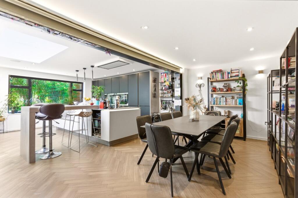 St. Vincent Drive, St. Albans, Hertfordshire, AL1 - View 6