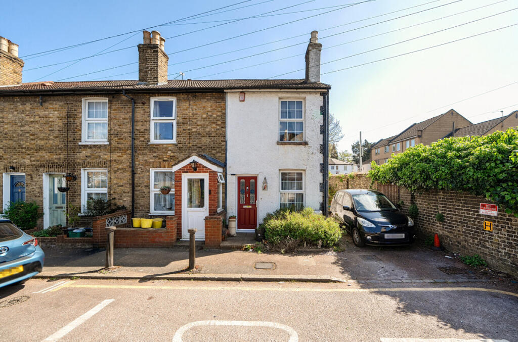Main image of property: Cliffe Road, South Croydon, CR2 6