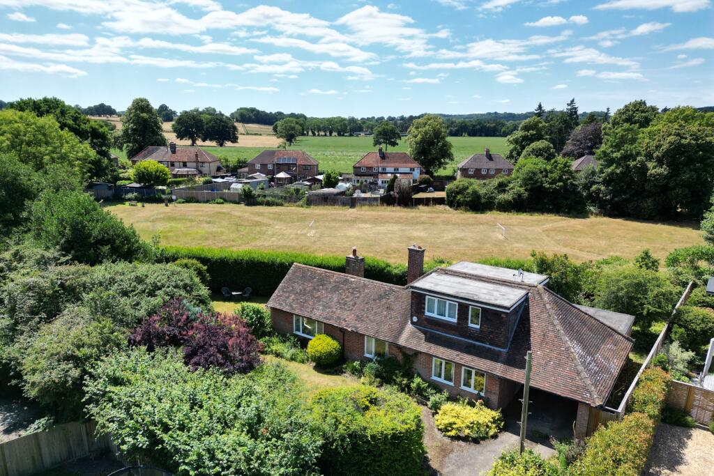 4-bed detached on Lovers Lane, Farnham, GU10, £600,000