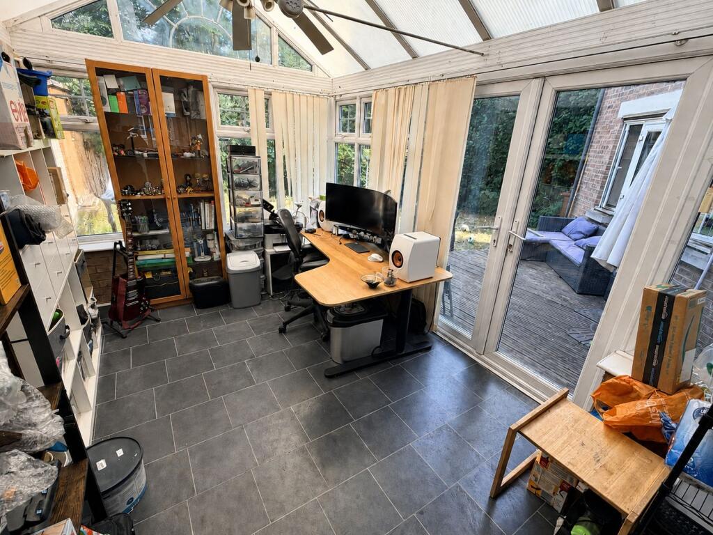 House in Romford - More