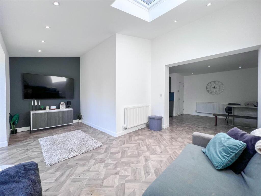 House in Stoke-on-Trent - More