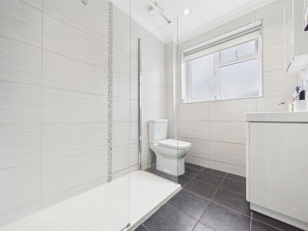 Branksome Avenue, Stanford-Le-Hope, SS17 photo 4