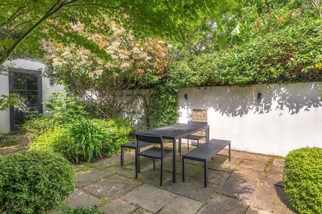 House in London, Kensington - View 3