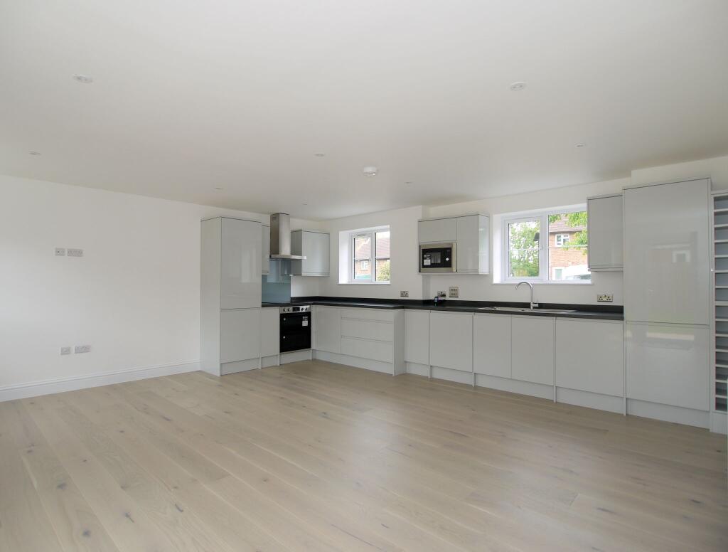 House in Sevenoaks, Greatness - View 2