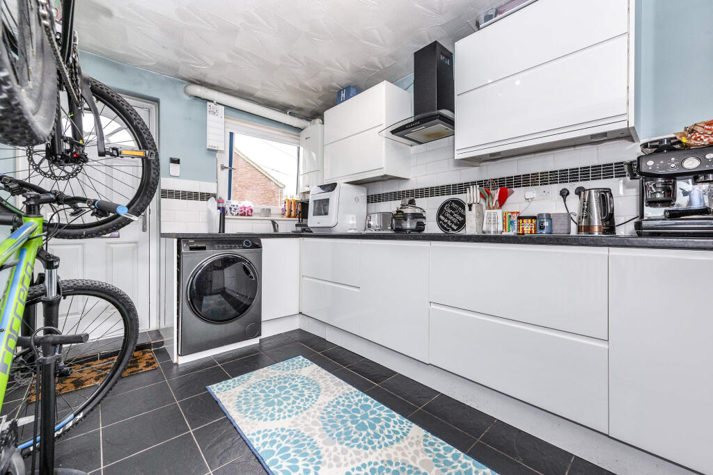 Bevis Close, Dartford, DA2 - More
