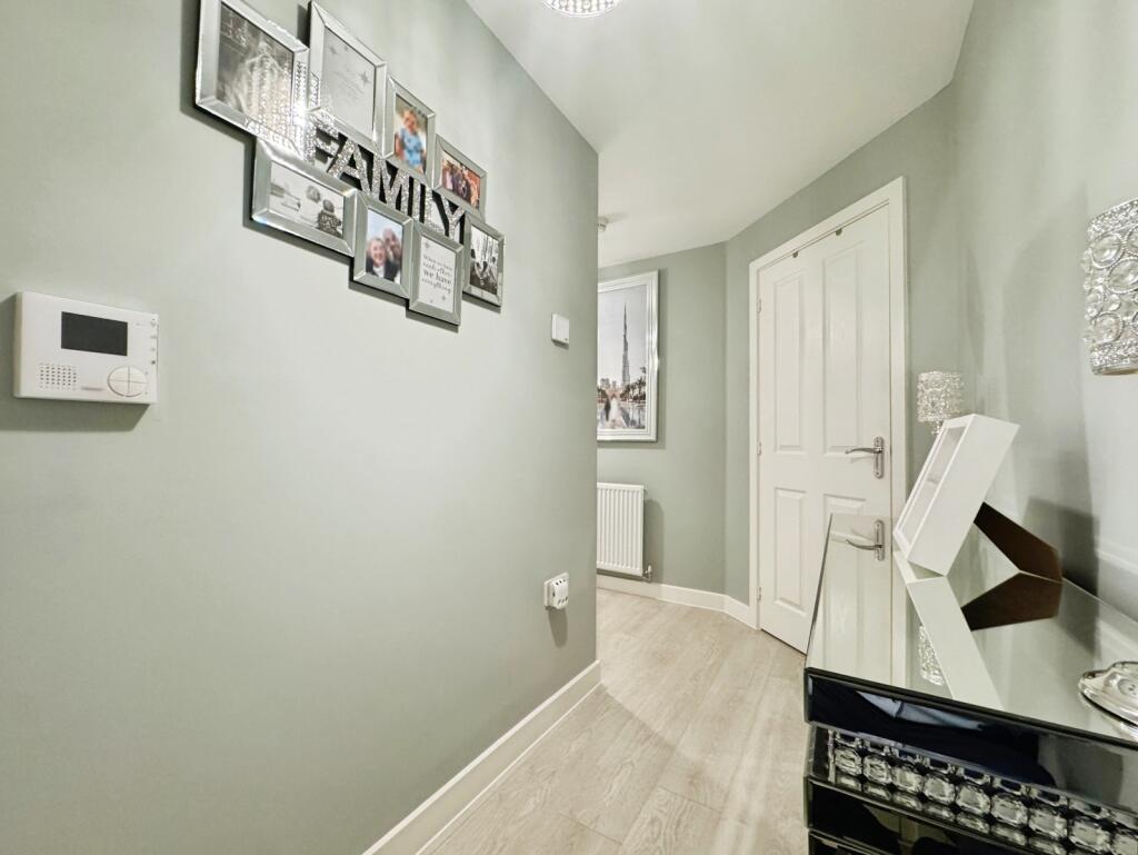 Apartment in Binfield, Bracknell Forest - View 4