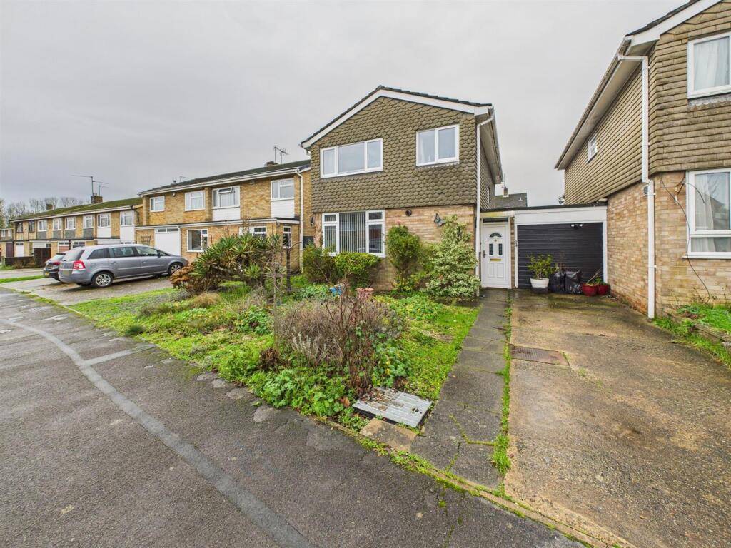 4-bed detached on Circuit Lane, Reading, £425,000
