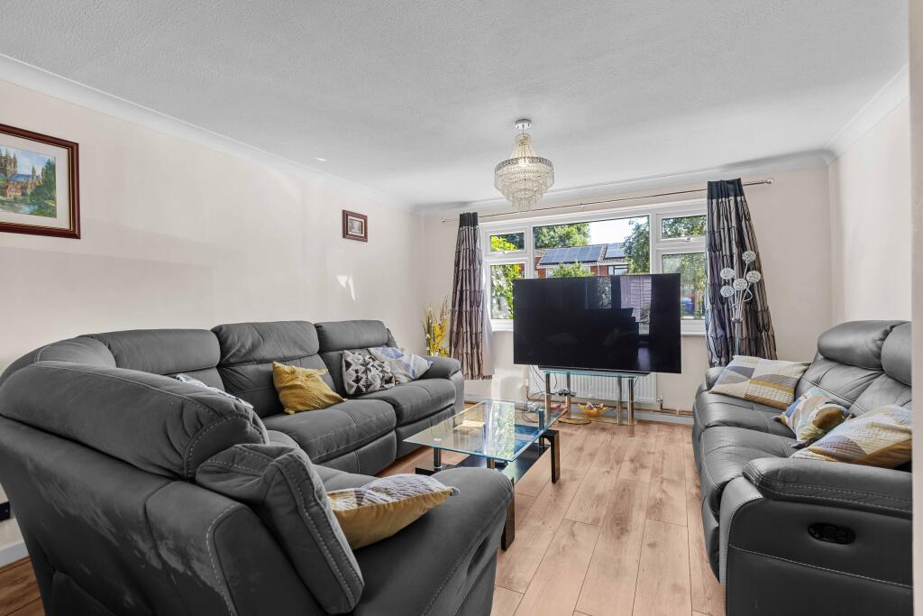 Ward Close, Wokingham, RG40 - More
