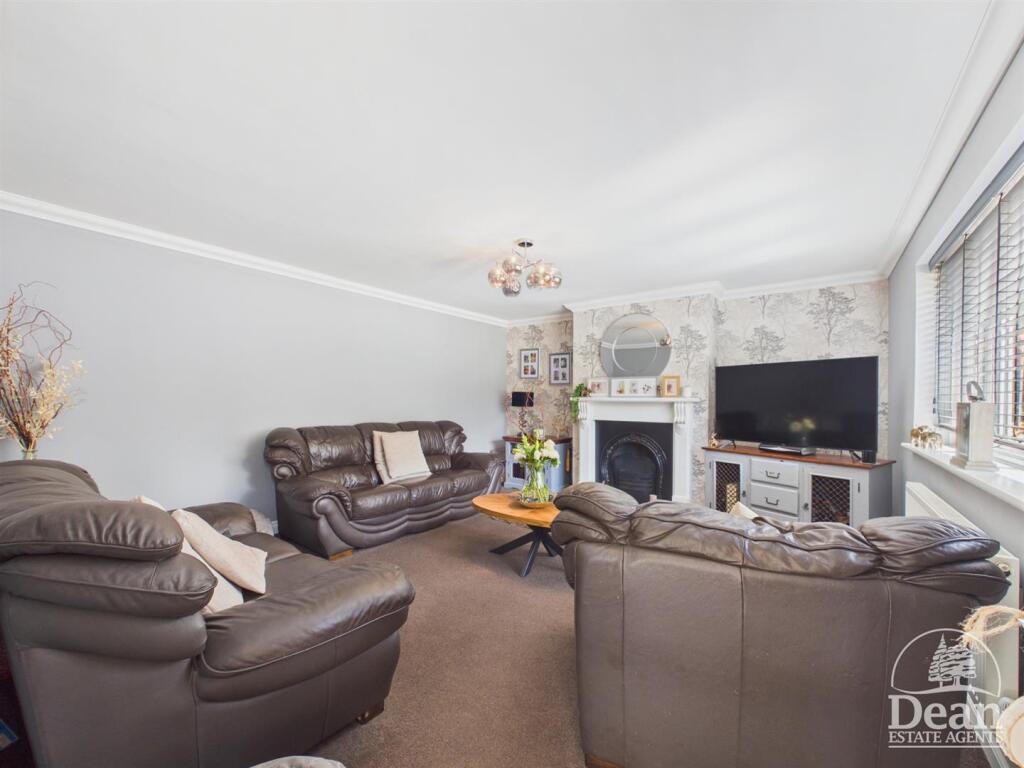 House in Gloucester - View 4