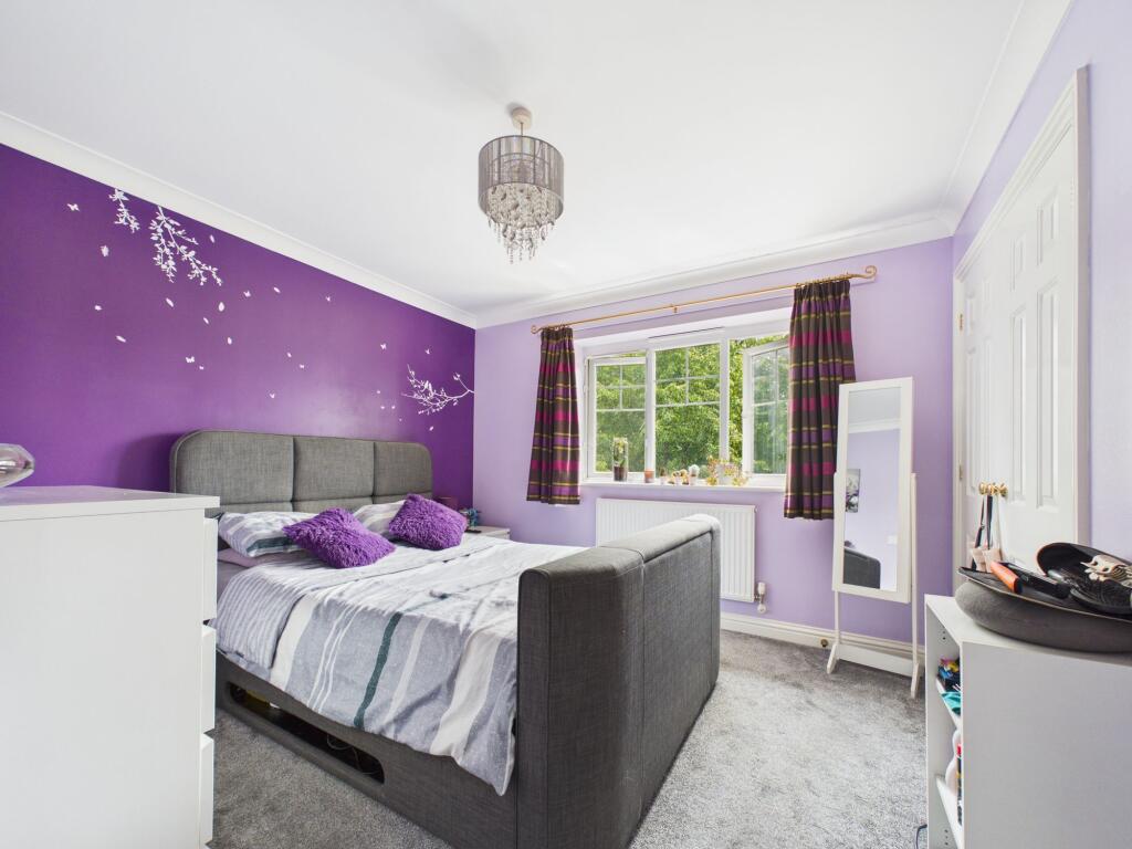 Apartment in Reading, Southcote - More