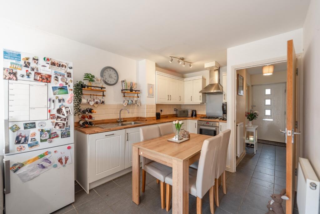 Dunnock Way, St. Ives, Cambridgeshire, PE27 5DJ photo 3