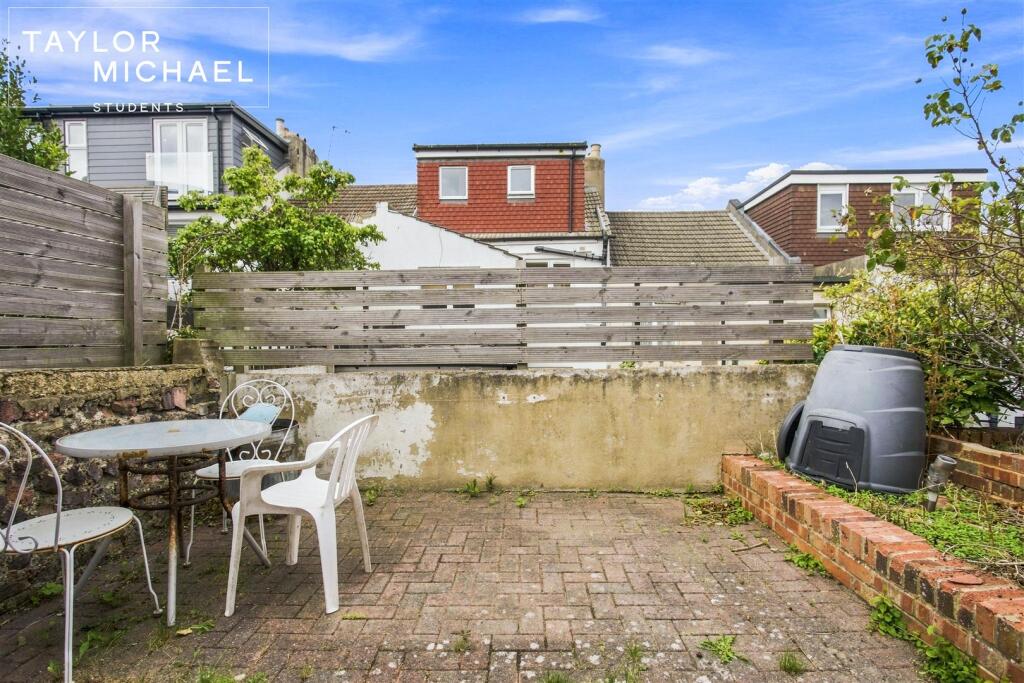 4 bedroom terraced house for rent