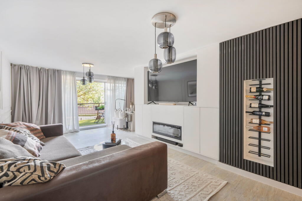 Apartment in Tandridge, Warlingham - More
