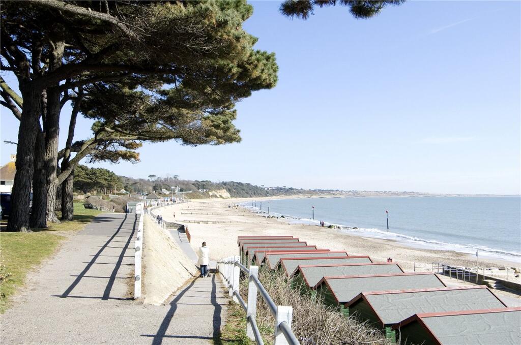 House in Highcliffe-on-Sea, Friars Cliff - View 5