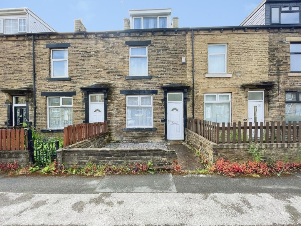 3-bed terraced on Woodhall Terrace. Bradford, BD3 7DA, £140,000