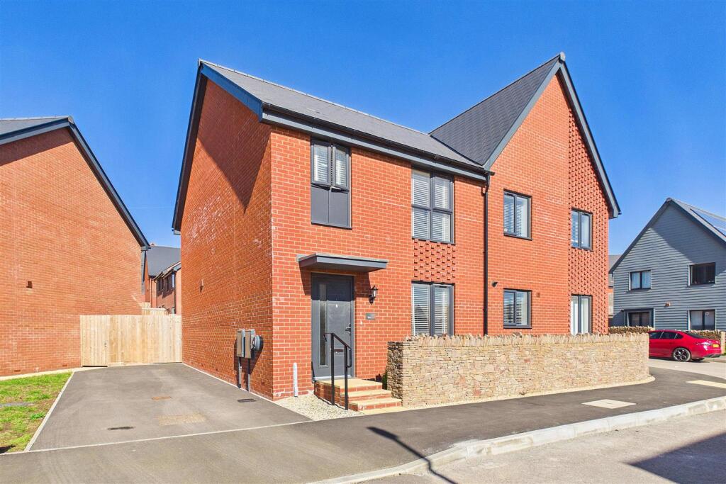 Main image of property: Modern living on Nailsea’s countryside edge
