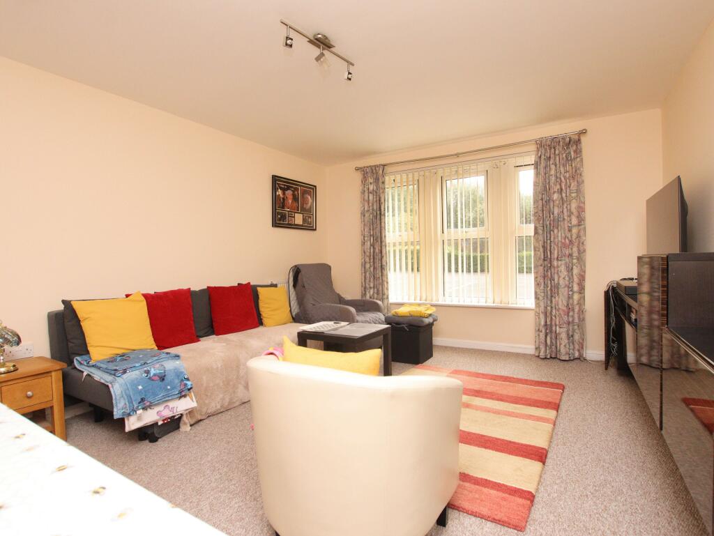 Clos Springfield, Talbot Green, CF728FE photo 3