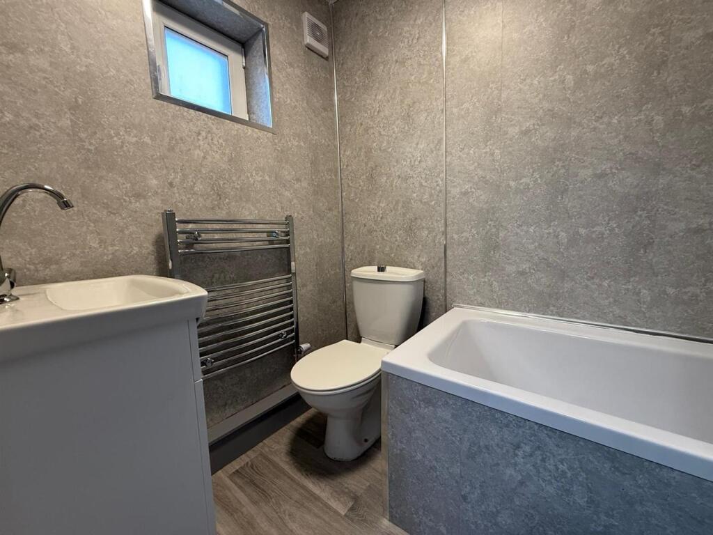 House in Hull - View 5