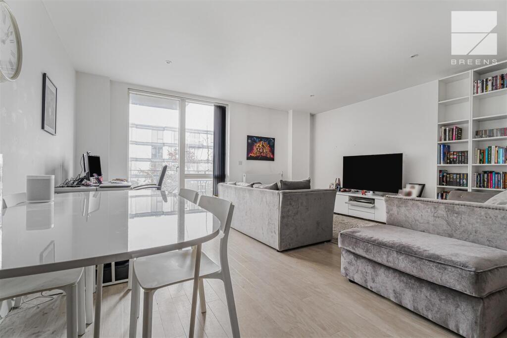 Apartment in London, Central Highams Park, Highams Park - View 4