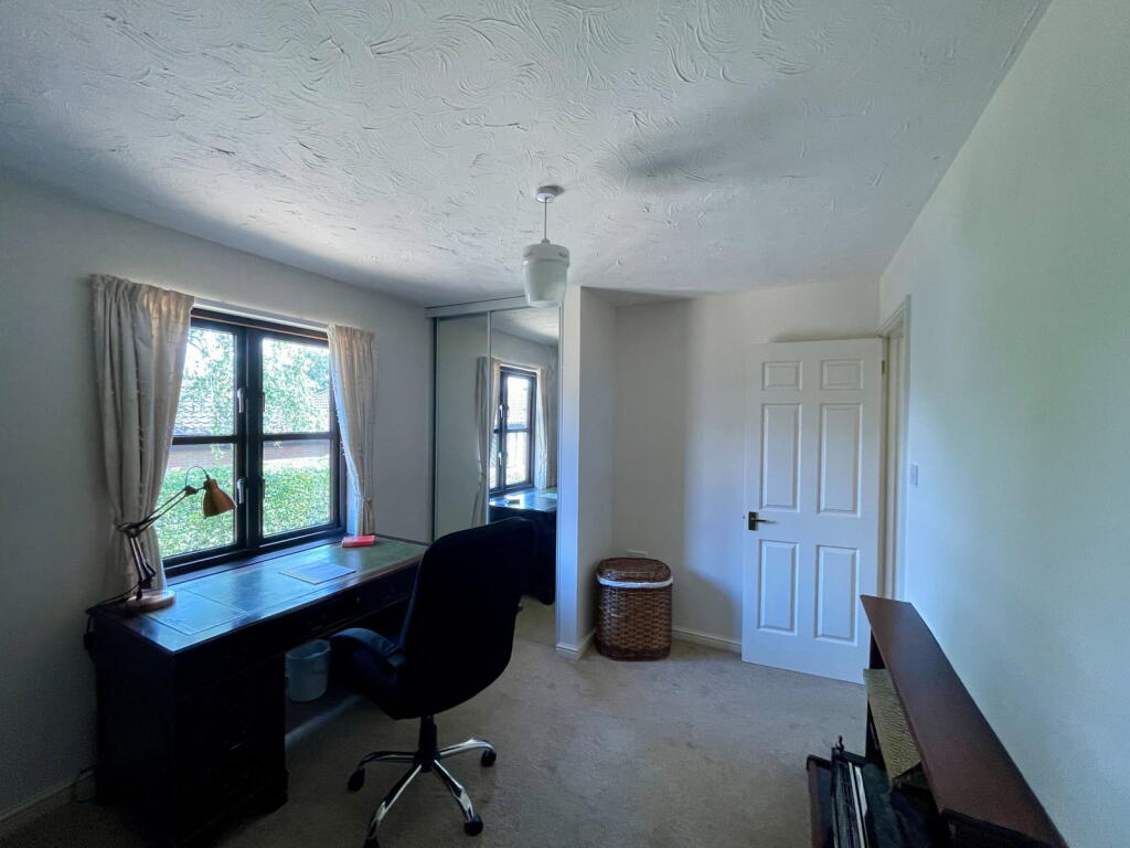 Henley Close, Saxmundham, IP17 1EY photo 4