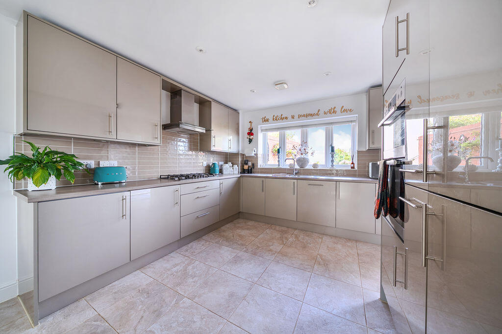 House in Taunton - View 3