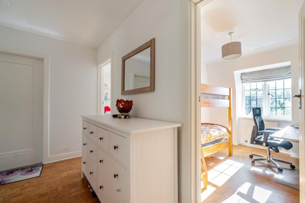 Apartment in London - More